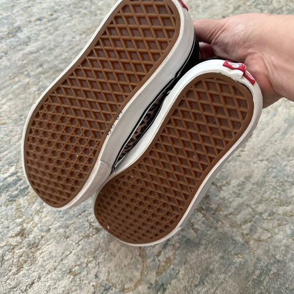 Women’s size 8 Vans - Picture 3 of 5